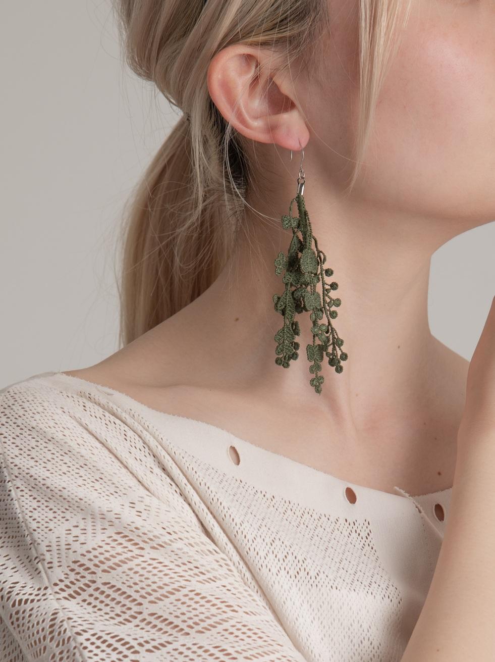 【限定2個】レースプランツピアス・イヤリング緑(葉の雫006-PAS)葉の雫シリーズ1枚目の画像